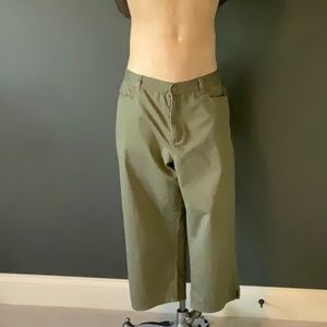 Lauren Jean Co. capri pant ~ Size 16